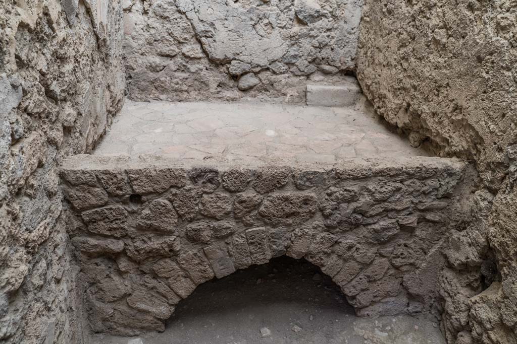 VI.8.3/5 Pompeii. April 2022. Room 13, hearth in kitchen. Photo courtesy of Johannes Eber.