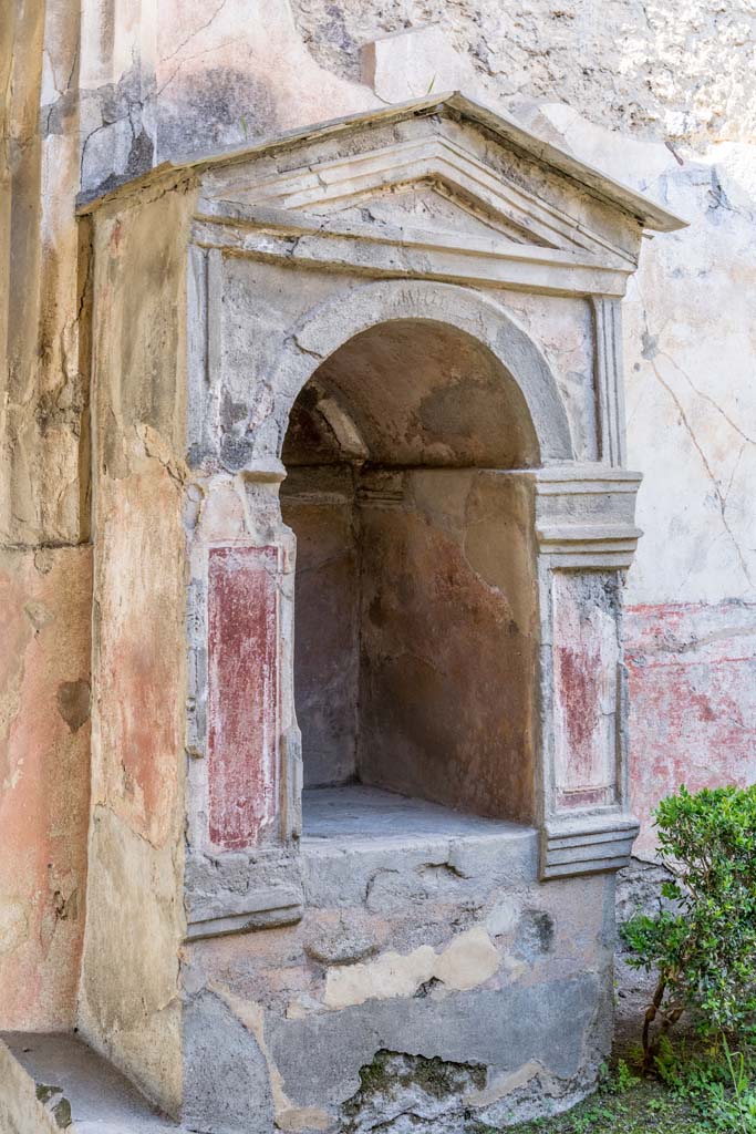 VI.8.3/5 Pompeii. April 2022. 
Aedicula lararium near north wall of garden area. Photo courtesy of Johannes Eber.

