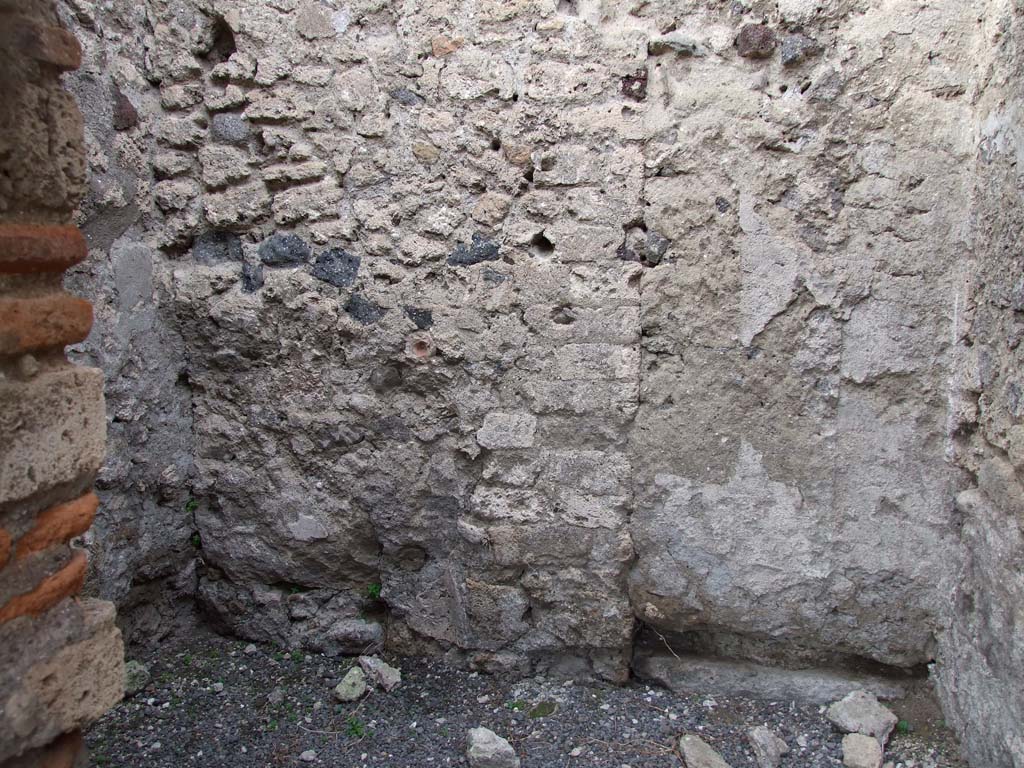 VI.8.9 Pompeii. December 2007. Small rear room to north of larger rear room.