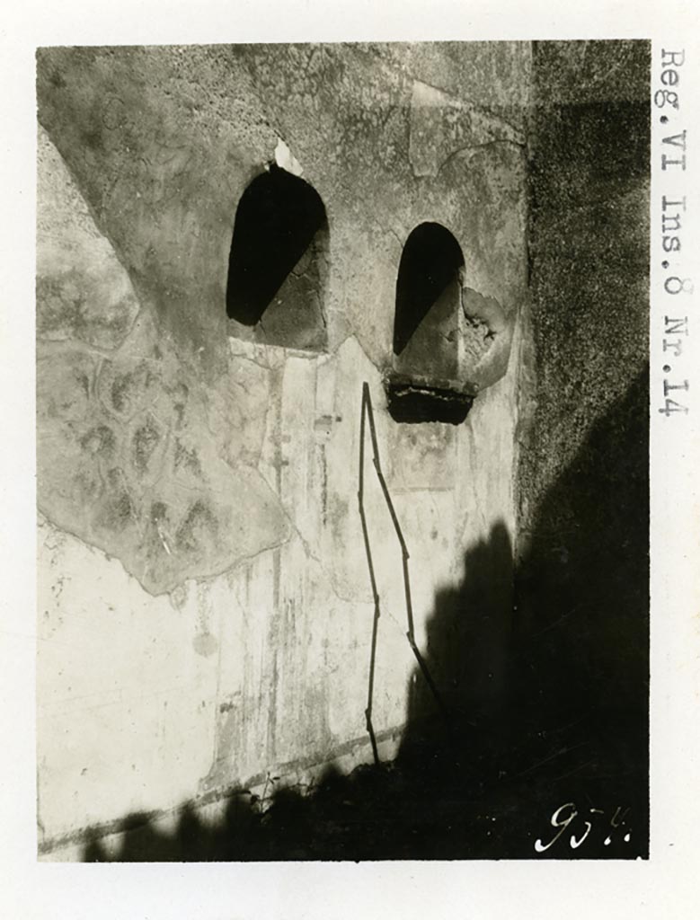 VI.8.14 Pompeii. Pre-1937-39. Looking towards north-east corner, with two niches on north wall.
Photo courtesy of American Academy in Rome, Photographic Archive.  Warsher collection no. 954.

