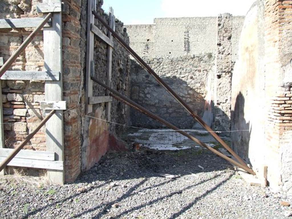 VI.8.20 Pompeii. March 2009. Doorway in north wall of peristyle, leading to tablinum of VI.8.21.