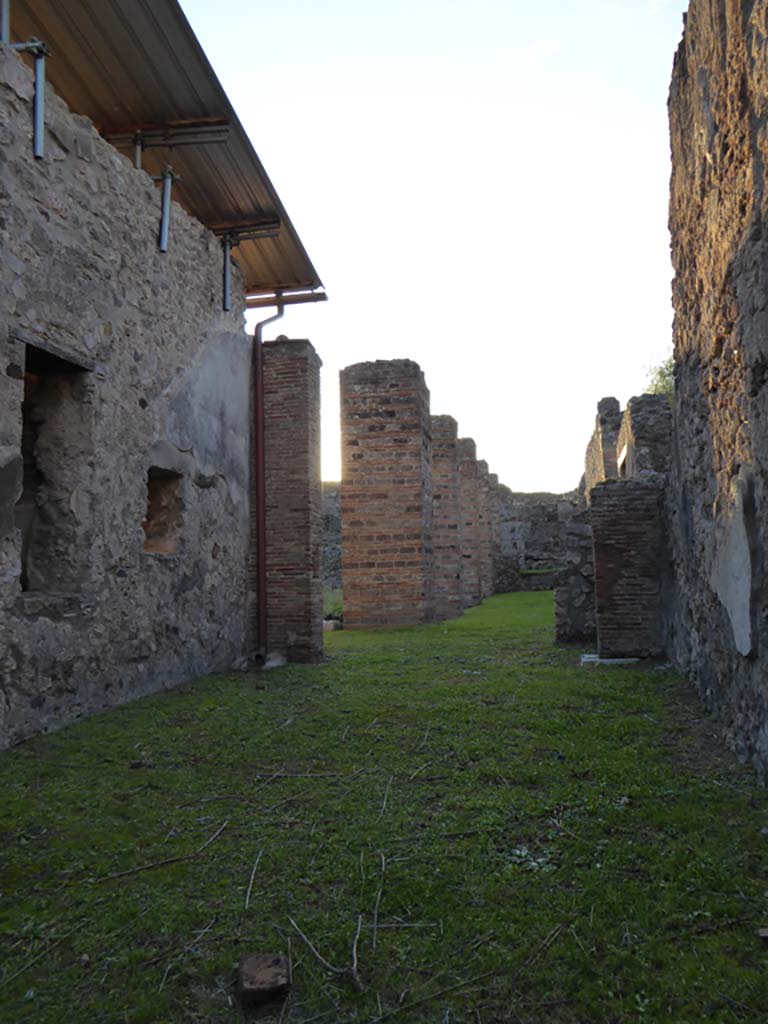 VI.8.20 Pompeii. January 2017. Looking west from entrance corridor towards peristyle area.
Foto Annette Haug, ERC Grant 681269 DCOR.
