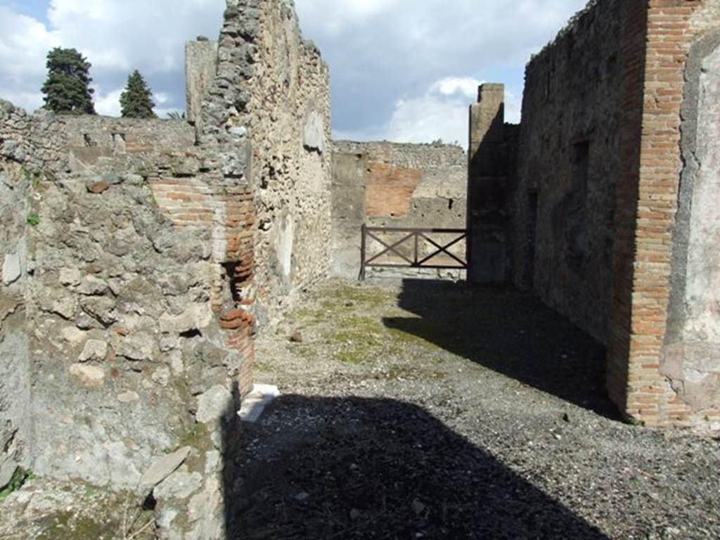 VI.8.20 Pompeii. March 2009. Room 1, entrance corridor. Looking east to entrance doorway at VI.8.20