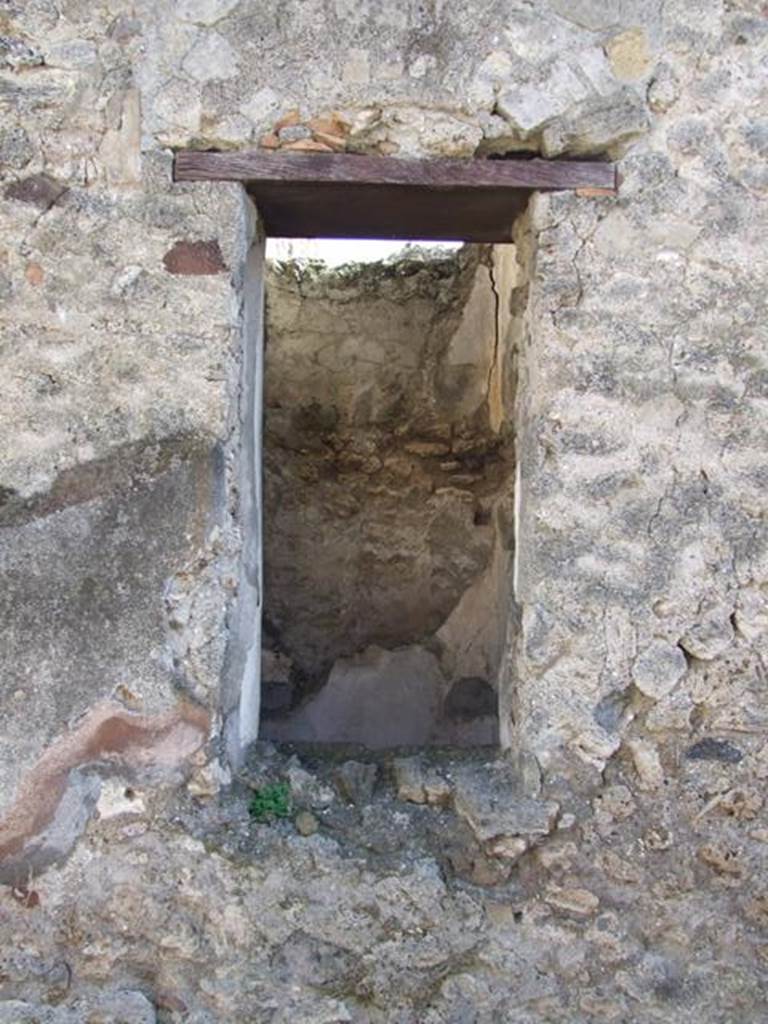 VI.8.20 Pompeii. March 2009. Room 1. Entrance corridor.  Window in south wall into small square room 2, with no door.  