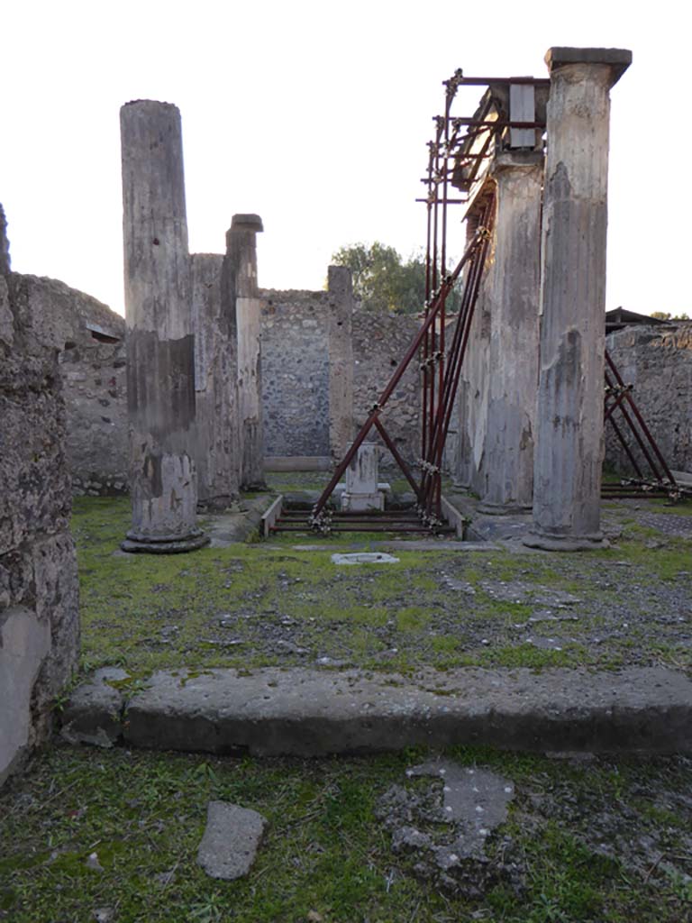 VI.8.21 Pompeii. January 2017. Looking west towards atrium.
Foto Annette Haug, ERC Grant 681269 DÉCOR.

