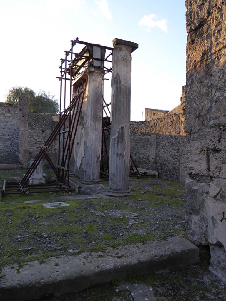 VI.8.21 Pompeii. January 2017. Looking north-west across atrium from entrance doorway.
Foto Annette Haug, ERC Grant 681269 DÉCOR.
