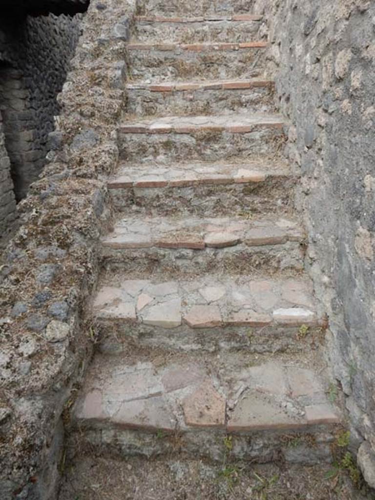 VI.8.22 Pompeii. May 2017. Detail of steps to upper floor. Photo courtesy of Buzz Ferebee.
