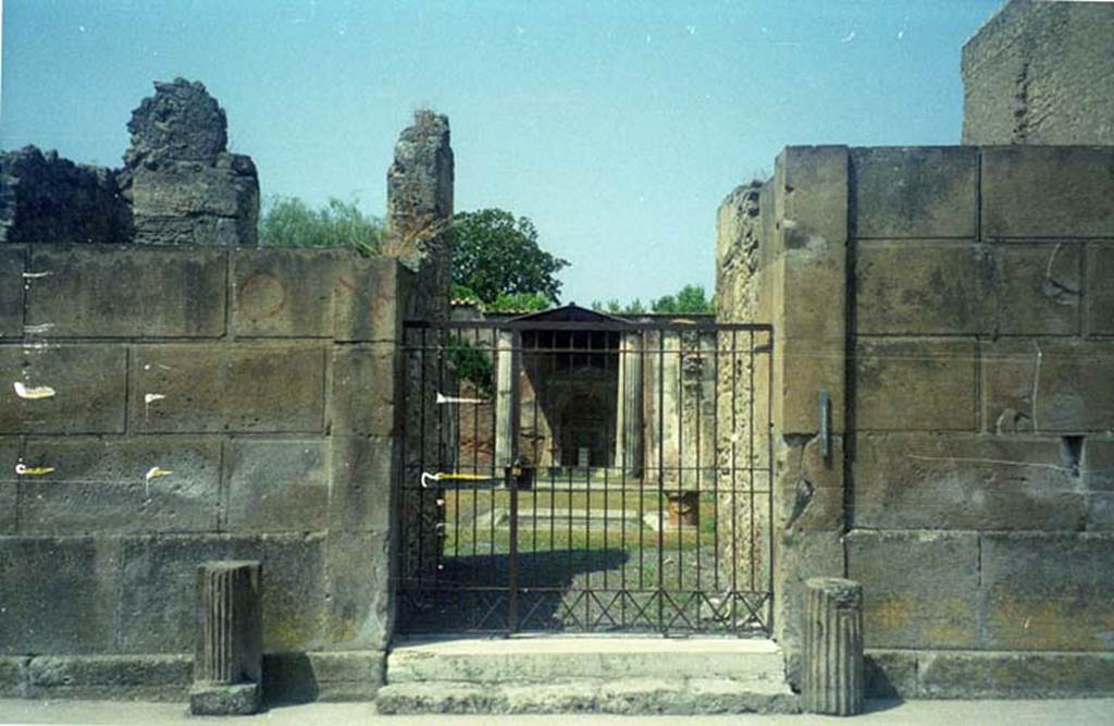 VI.8.22 Pompeii. July 2011. Entrance on Via Mercurio. Photo courtesy of Rick Bauer.