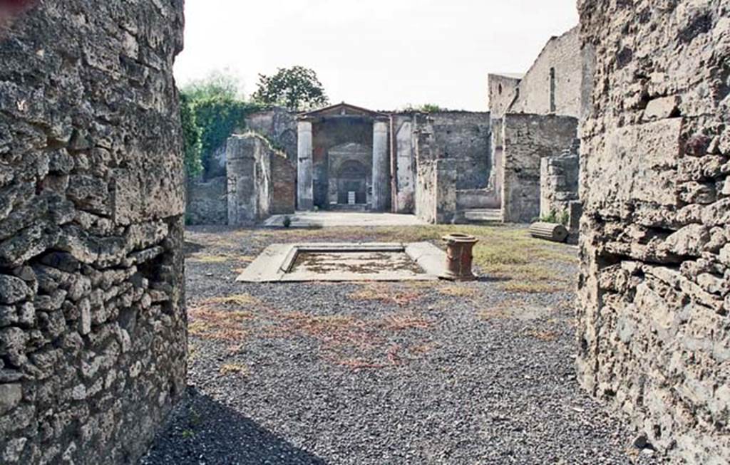 VI.8.22 Pompeii. October 2001. Looking west across atrium from entrance corridor.
Photo courtesy of Peter Woods.
