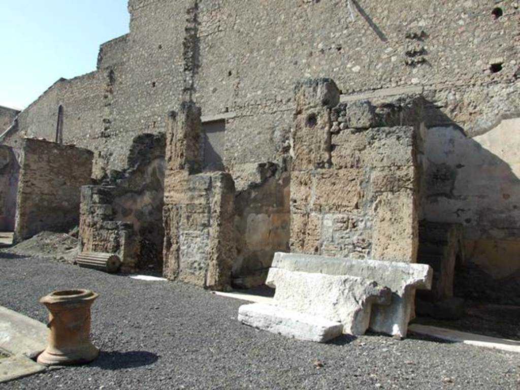 VI.8.22 Pompeii.  March 2009.  Rooms on north side of atrium. 