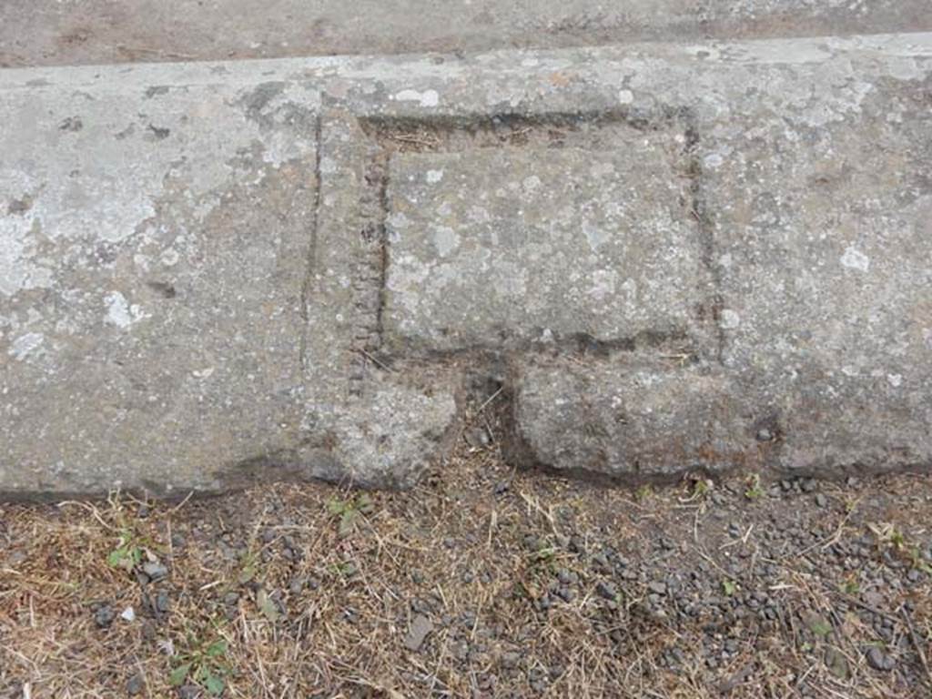 VI.8.22 Pompeii. May 2017. Rectangular indentation on west side of impluvium.
Photo courtesy of Buzz Ferebee.
