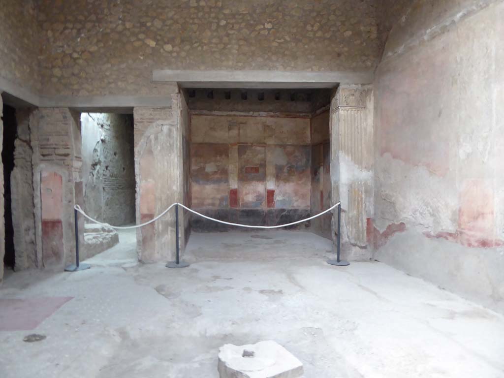 VI.8.24 Pompeii. September 2017. Looking towards west side of atrium.
Foto Annette Haug, ERC Grant 681269 DÉCOR.
