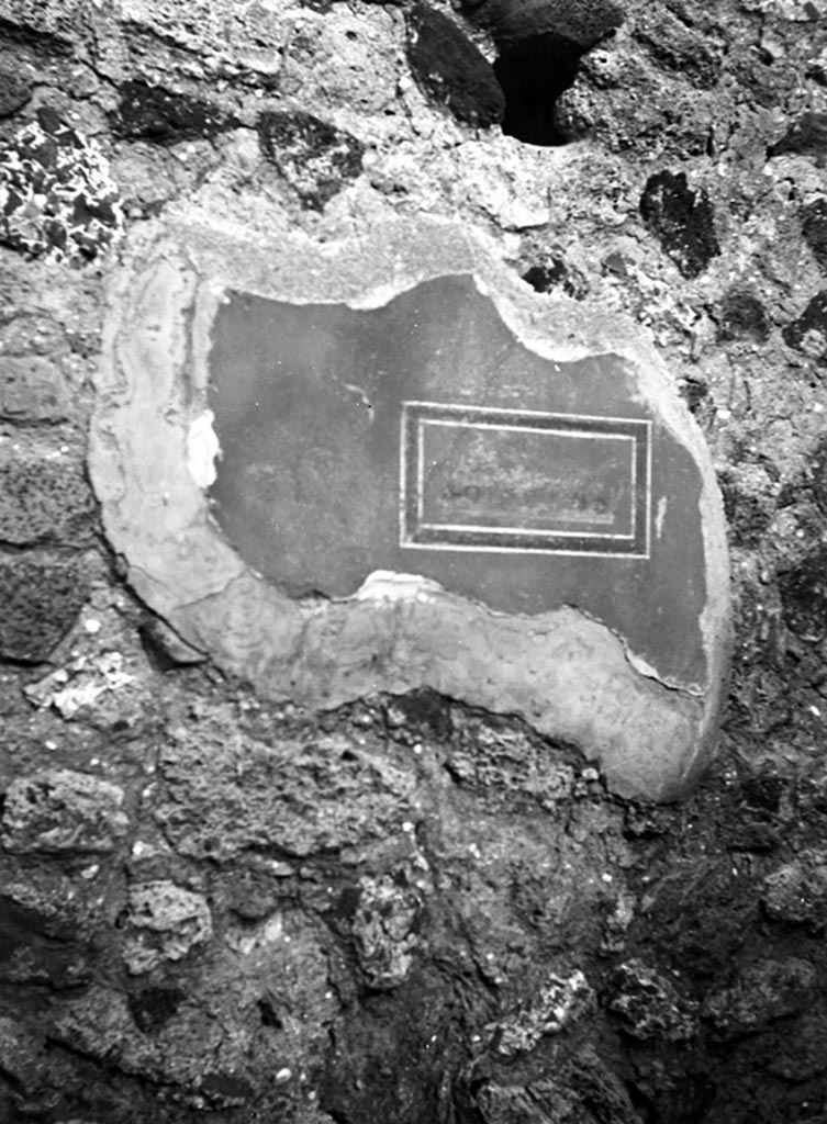 VI.9.1 Pompeii. W645. Remains of painted still-life panel, showing bird pecking at cherries.
Photo by Tatiana Warscher. Photo © Deutsches Archäologisches Institut, Abteilung Rom, Arkiv. 
