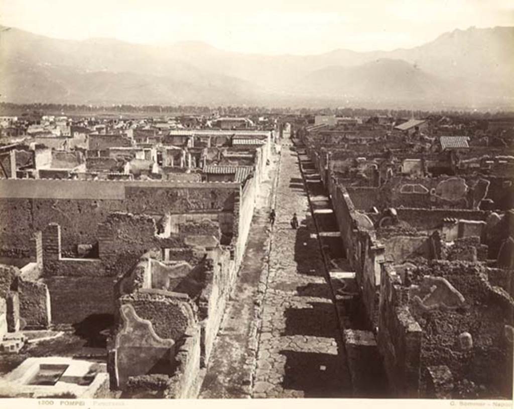 VI.9.1, on left, and Via Mercurio. C.1880-1890. G. Sommer no.  1200. Looking south. The atrium with impluvium can be seen on the lower left.  Photo courtesy of Rick Bauer. 

