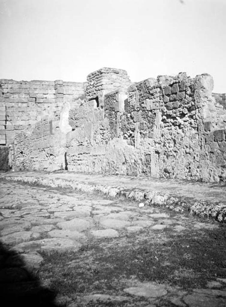 231231 Bestand-D-DAI-ROM-W.649.jpg
6.9.1 Pompeii. W649 Façade on Via Mercurio, looking north-east.
Photo by Tatiana Warscher. With kind permission of DAI Rome, whose copyright it remains. 
See http://arachne.uni-koeln.de/item/marbilderbestand/231231 
According to Warscher, the façade of the house measured –
1) from the corner, that meant from the “pomerium of the city”, up until the entrance - 10,00
2) the entrance                                                                                                                                  -   1.80
3) from the entrance to the dividing wall with the House of Meleager                               - 22,20
                                                      Total length of façade -  34m
See Warscher, T, 1938: Codex Topographicus Pompejanus, Regio VI, insula 9: Pars prima, Rome, DAIR.  
