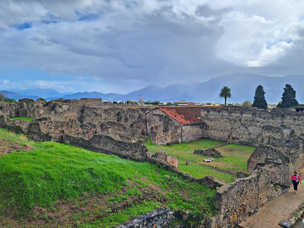 VI.9.1 Pompeii. November 2023. Looking south-east from entrance doorway of Tower XI. Photo courtesy of Giuseppe Ciaramella.