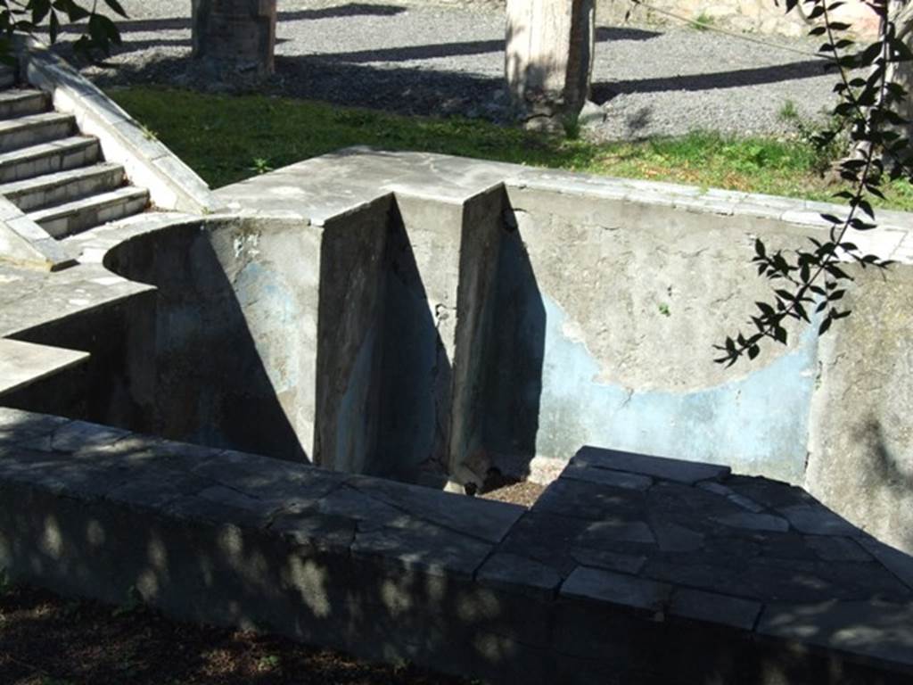 VI.9.2 Pompeii.  March 2009.  Peristyle garden 17, west end of pool 18 with blue painted plaster.  