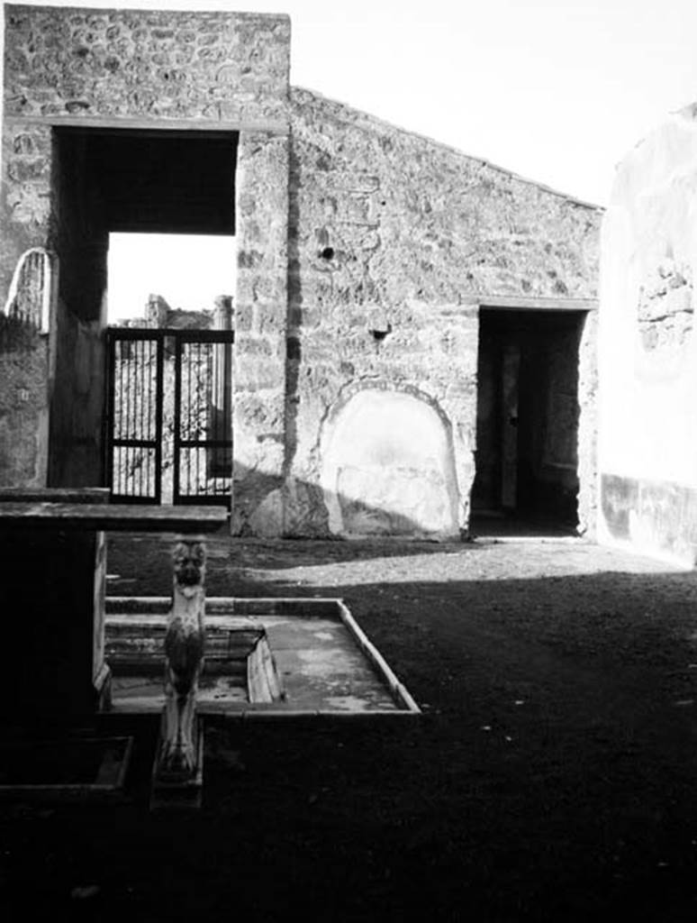 VI.9.2 Pompeii. W.500. Room 2, atrium, looking west at north side of atrium.
The doorways to entrance fauces 1 and room 29 are on the left and right respectively.
Photo by Tatiana Warscher. Photo © Deutsches Archäologisches Institut, Abteilung Rom, Arkiv. 
