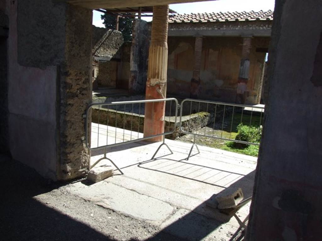 VI.9.6 Pompeii. March 2009. Doorway to room 6, entrance to peristyle on south side of room 4.