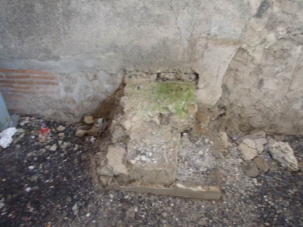 VI.9.7 Pompeii.  March 2009. Room 5.   West wall with remains of structure.