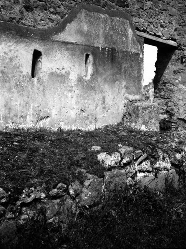 231331 Bestand-D-DAI-ROM-W.0943A.jpg
6.9.9 rear wall with two windows from latrine, and 6.9.10, Pompeii. W943A. Faade on Vicolo del Fauno, on south side of doorway 10. Looking north.
Photo by Tatiana Warscher. With kind permission of DAI Rome, whose copyright it remains. 
See http://arachne.uni-koeln.de/item/marbilderbestand/231331 
