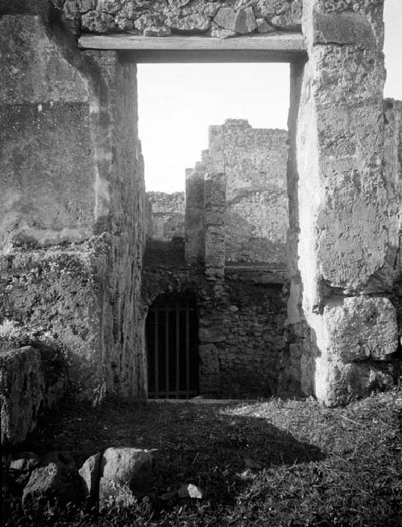 231264 Bestand-D-DAI-ROM-W.734.jpg
6.9.10 Pompeii. W734. Doorway leading to corridor 23 at rear of house, from Vicolo del Fauno.
Photo by Tatiana Warscher. With kind permission of DAI Rome, whose copyright it remains. 
See http://arachne.uni-koeln.de/item/marbilderbestand/231264 
