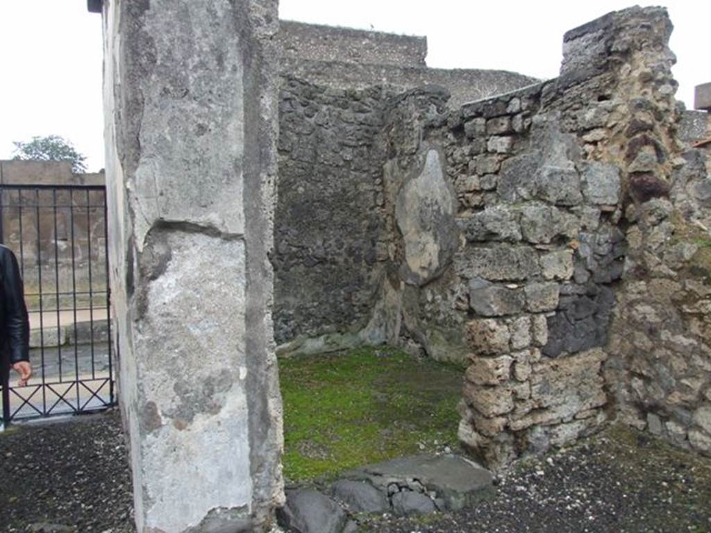 VI.10.6 Pompeii. March 2009. Doorway to room 2, on north side of entrance.