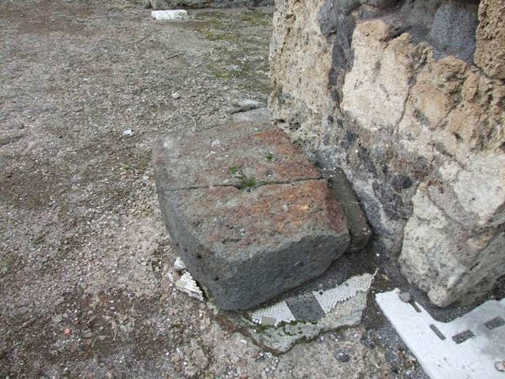 VI.10.7 Pompeii. March 2009. Room 1, large stone covering black and white mosaic floor remains, outside room 6 in atrium.