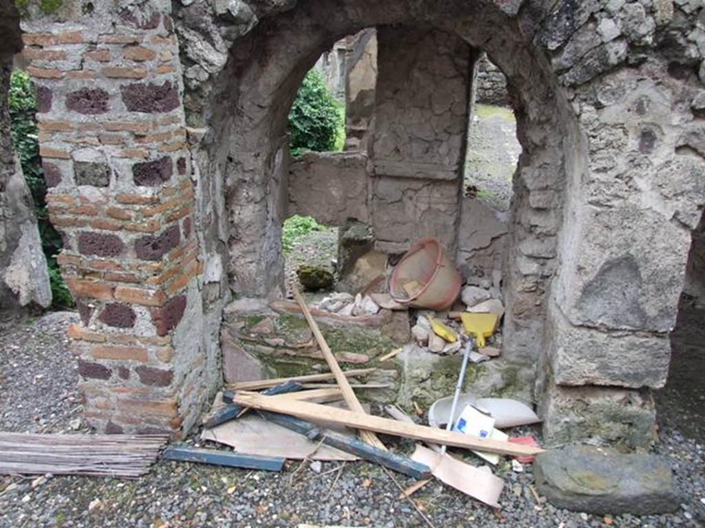 VI.10.7 Pompeii. March 2009. Room 16, south wall, showing rear of garden niche.