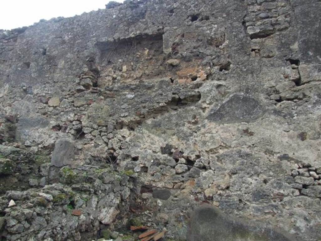 VI.10.7 Pompeii.  March 2009.  West wall above room 21 and room 20.