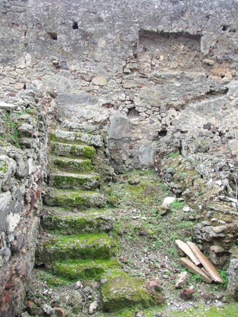 VI.10.7 Pompeii. March 2009. Stairs and room 21, looking west.