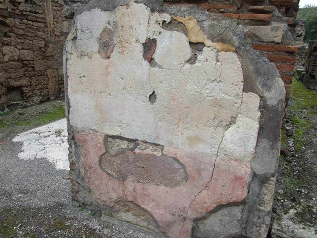 VI.10.11 Pompeii. March 2009. Room 3, atrium with plaster on wall between room 8 and room 7. When excavated, a painting of Hera or Juno was seen on this pilaster.
See Helbig, W., 1868. Wandgemälde der vom Vesuv verschütteten Städte Campaniens. Leipzig: Breitkopf und Härtel. (162)
