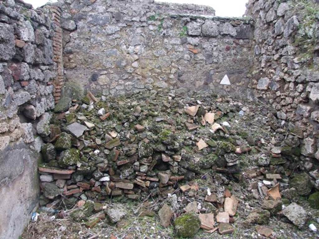 VI.10.14 Pompeii. March 2009. Room 13, site of structure on south side of triclinium on west side of entrance.  