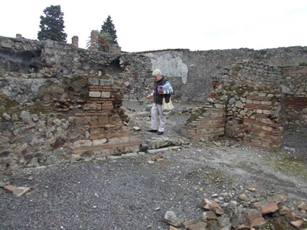 VI.10.14 Pompeii. March 2009. Looking north-east across atrium towards room 6.