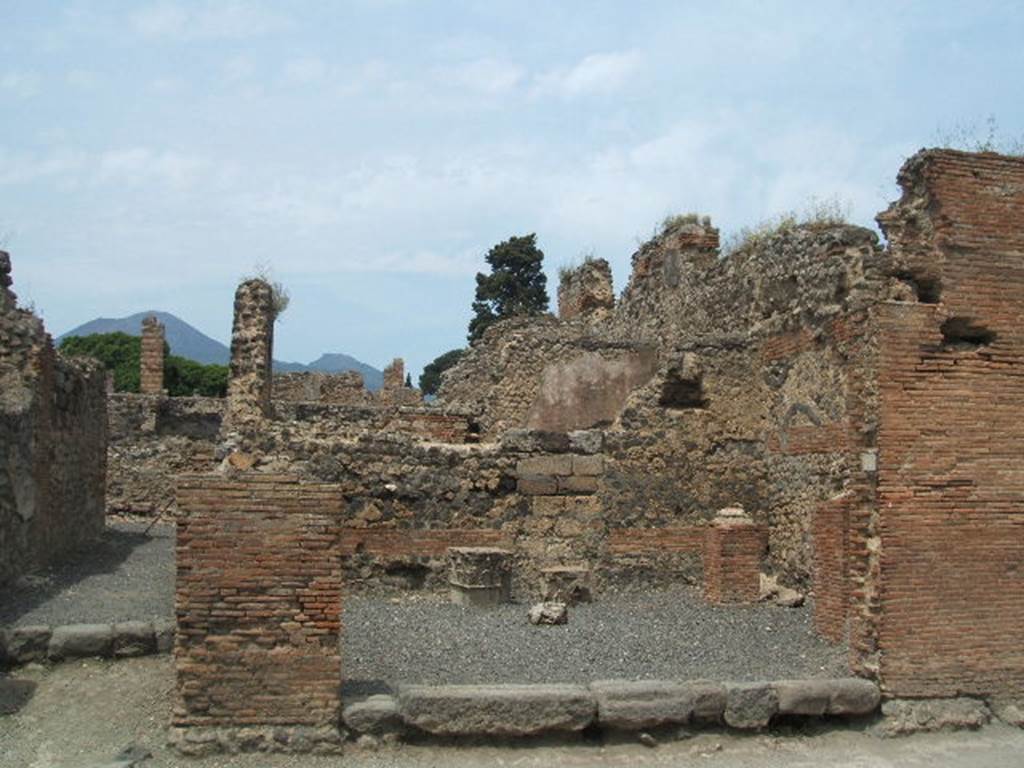 VI.10.15 Pompeii. May 2005. Looking north to shop entrance doorway, with VI10.14 entrance, on left