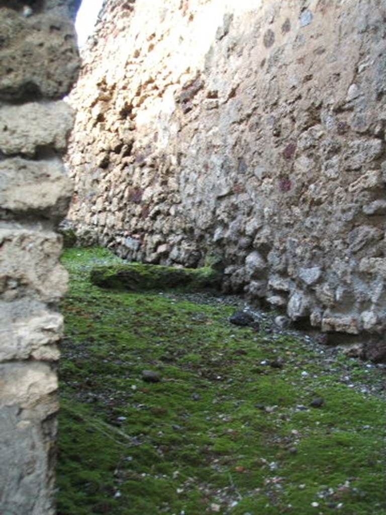 VI.10.18 Pompeii. December 2006. Looking west, along corridor to front of house.