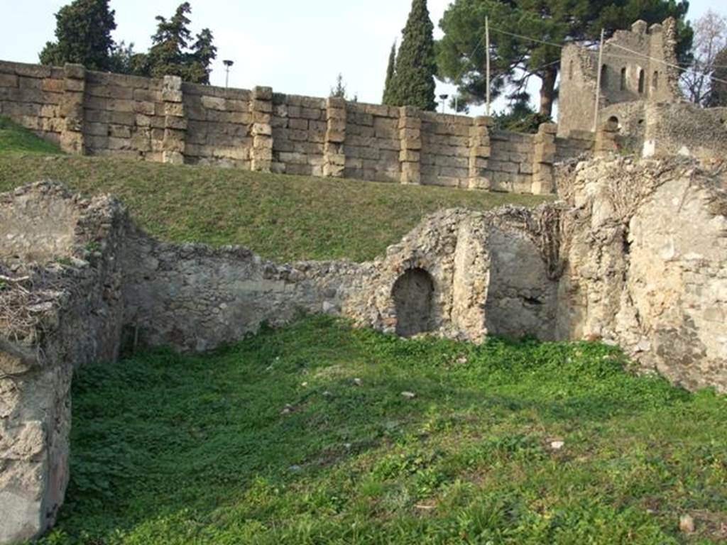 VI.11.3 Pompeii. December 2007. North side, with stairs to upper floor with arched recess below.