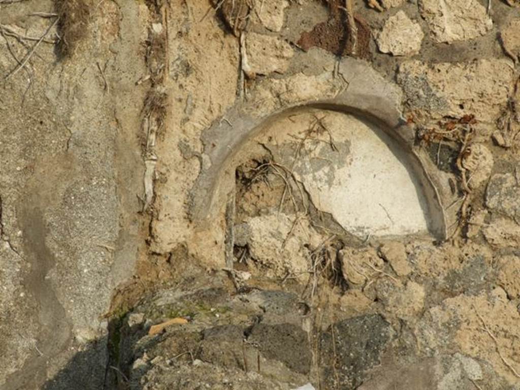 VI.11.3 Pompeii. December 2007. Niche in east wall.