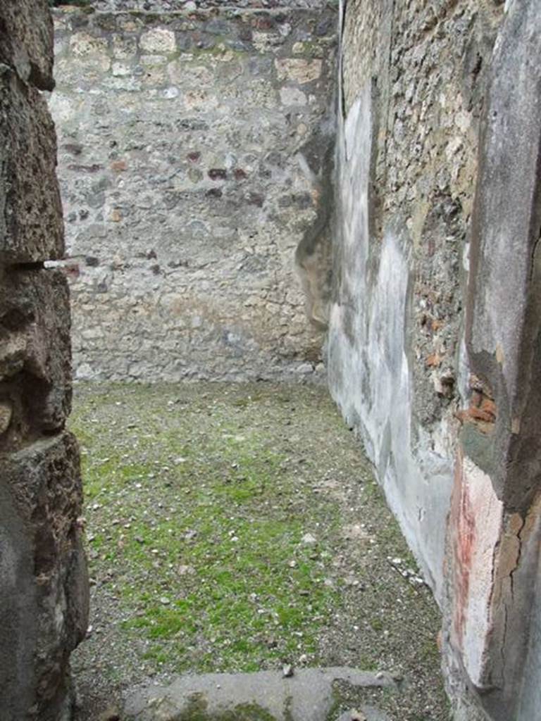 VI.11.9 Pompeii. March 2009. 
Doorway to room 5, at end of corridor 4, looking south towards south-west corner.


