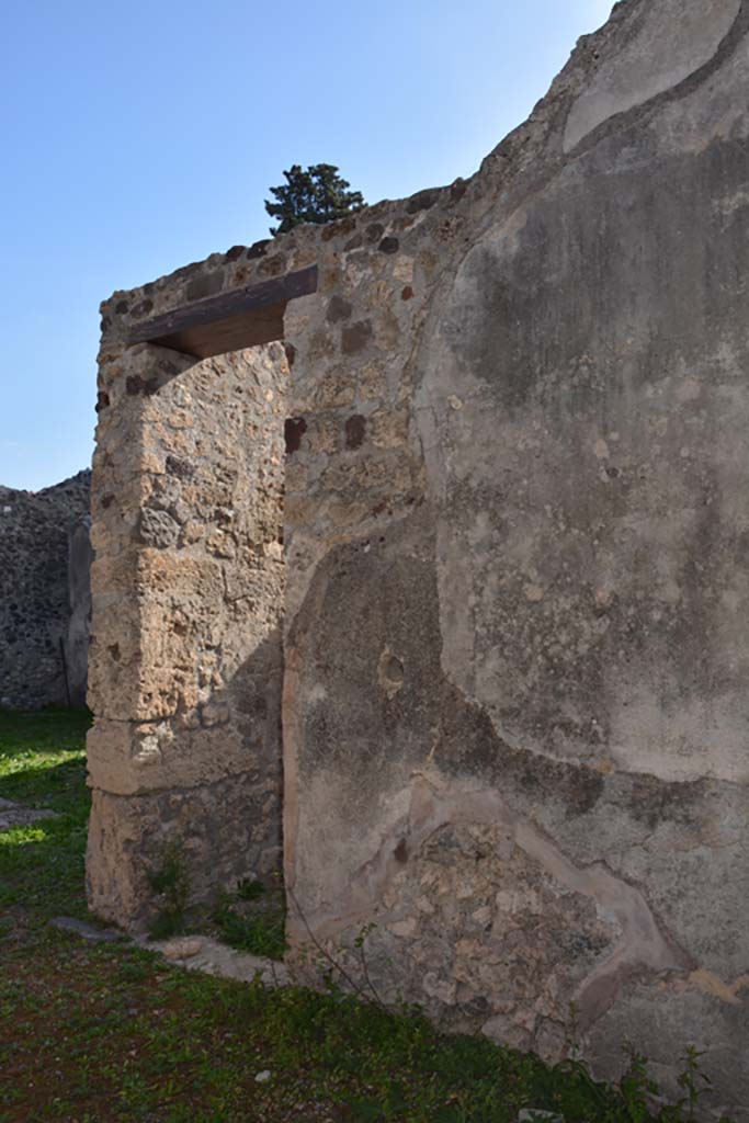 VI.11.9 Pompeii. October 2017. 
Room 7, looking towards south wall at east end with doorway into room 6. 
Foto Annette Haug, ERC Grant 681269 DCOR


