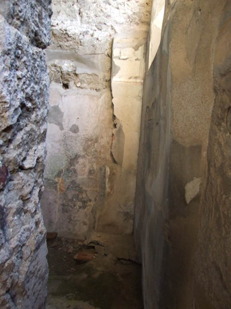 VI.11.9 Pompeii. December 2007. Room 21, tepidarium in baths area. 
View from doorway in apodyterium 20, looking south into tepidarium.
