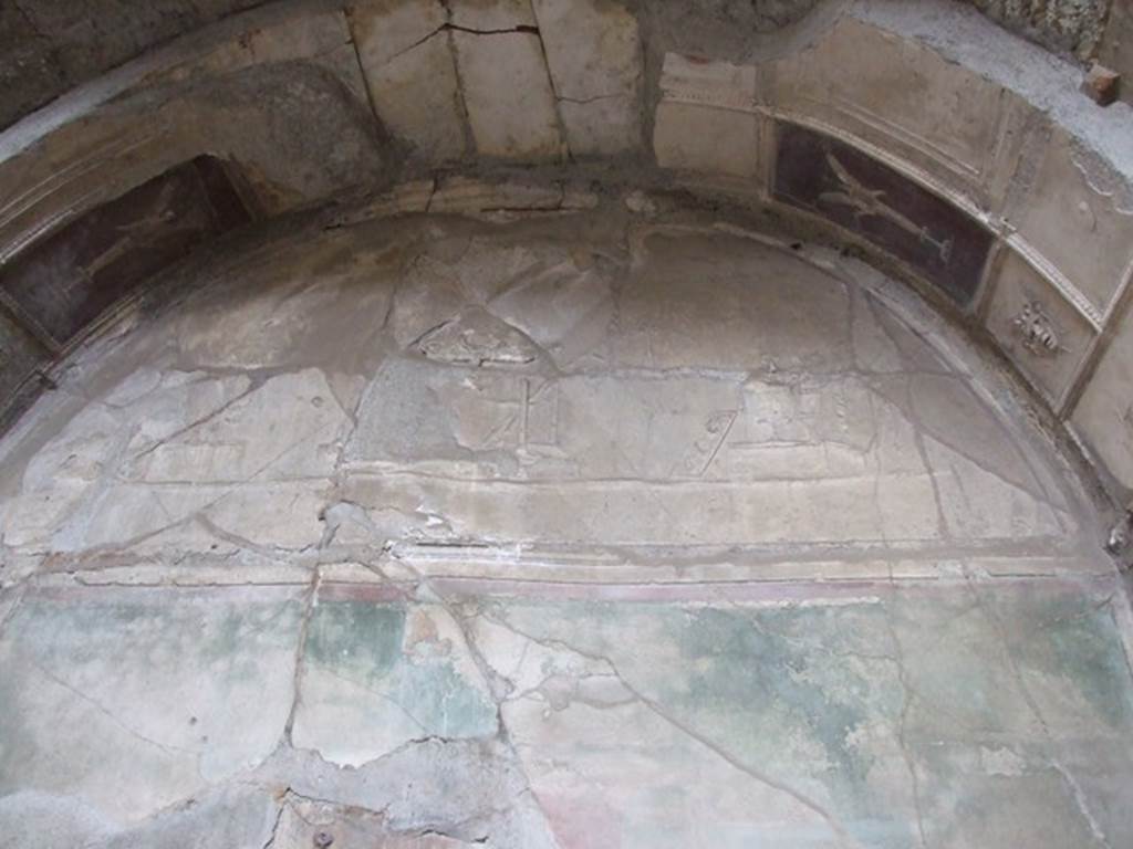 VI.11.9 Pompeii. December 2006. Room 21, detail of vaulted ceiling and arch at east end in tepidarium.