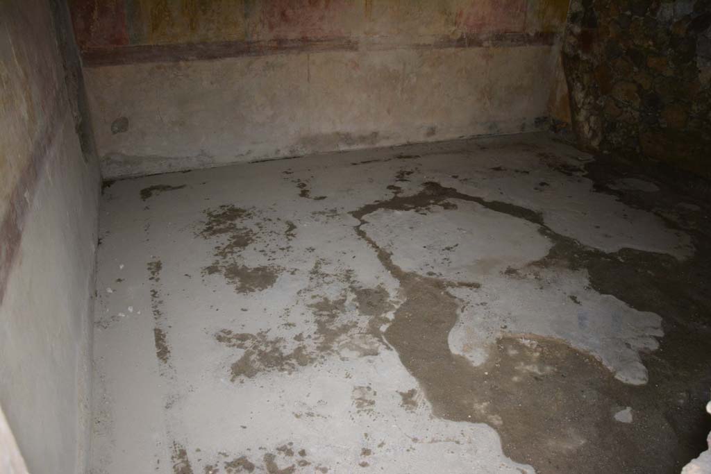 VI.11.10 Pompeii. December 2017. Room 44, looking west across flooring from doorway.
Foto Annette Haug, ERC Grant 681269 DCOR

