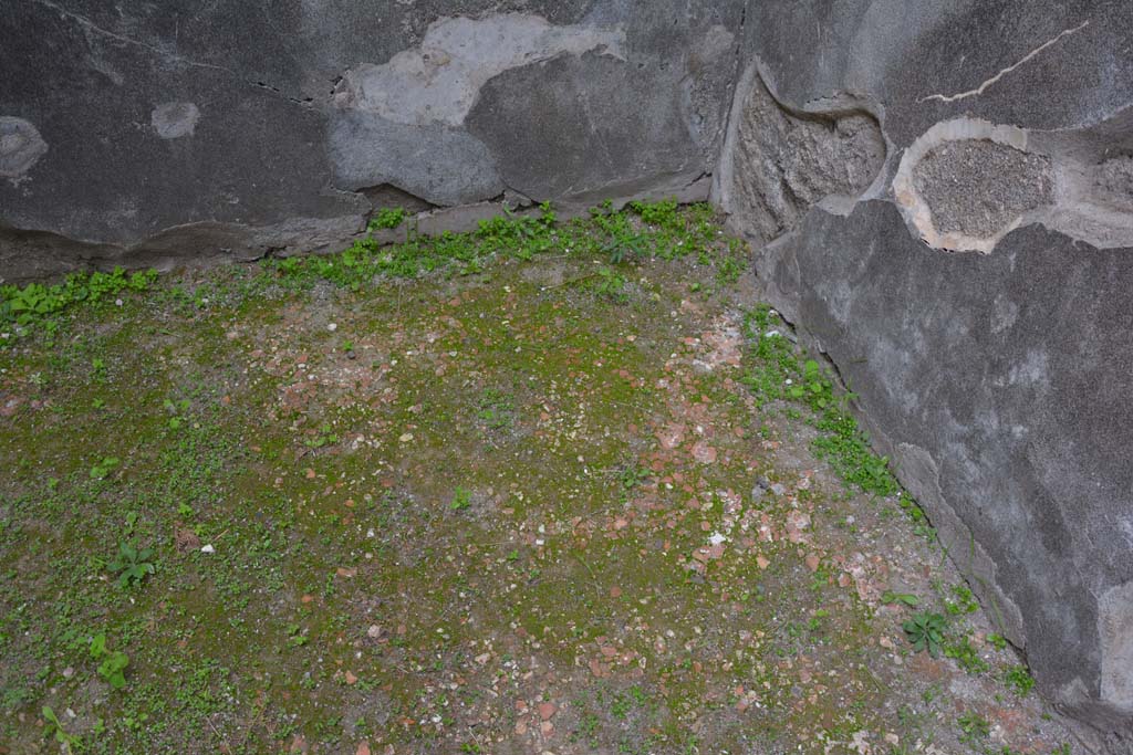 VI.11.10 Pompeii. October 2017. Room 3, flooring in north-west corner.
Foto Annette Haug, ERC Grant 681269 DCOR

