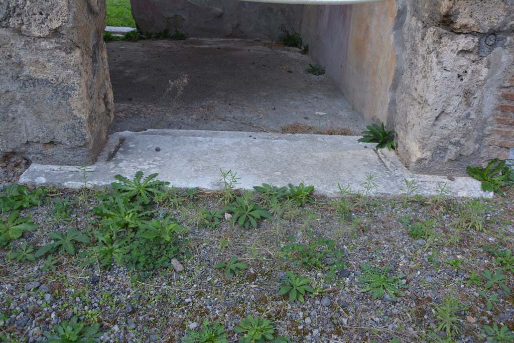 VI.11.10 Pompeii. October 2017. Room 29, looking west towards doorway threshold from atrium.
Foto Annette Haug, ERC Grant 681269 DCOR
