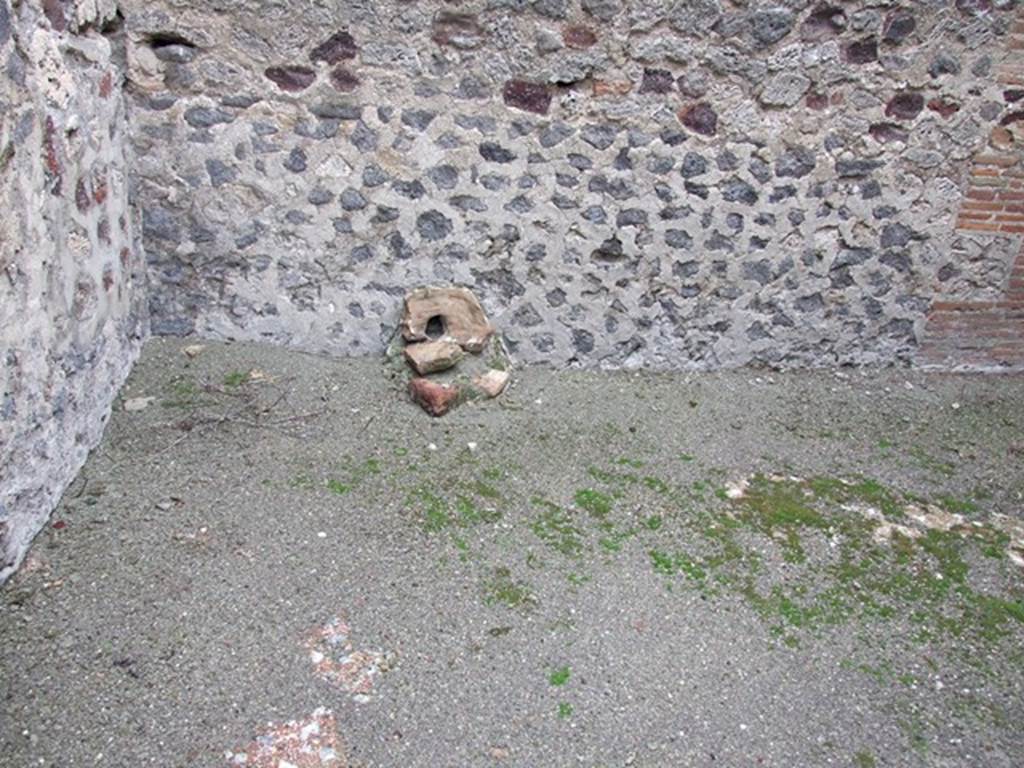 VI.11.10 Pompeii. December 2006. Room 26, looking east. 