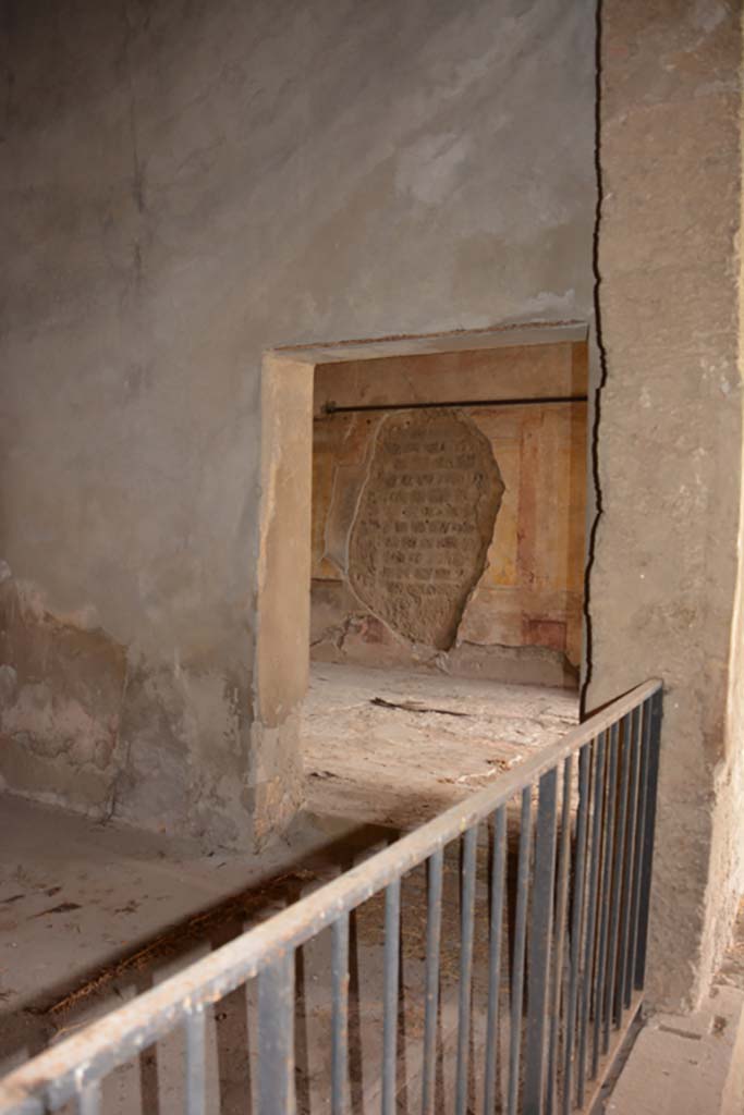 VI.11.10 Pompeii. October 2017. Room 39, east wall at south end, with doorway into room 40.
Foto Annette Haug, ERC Grant 681269 DÉCOR
