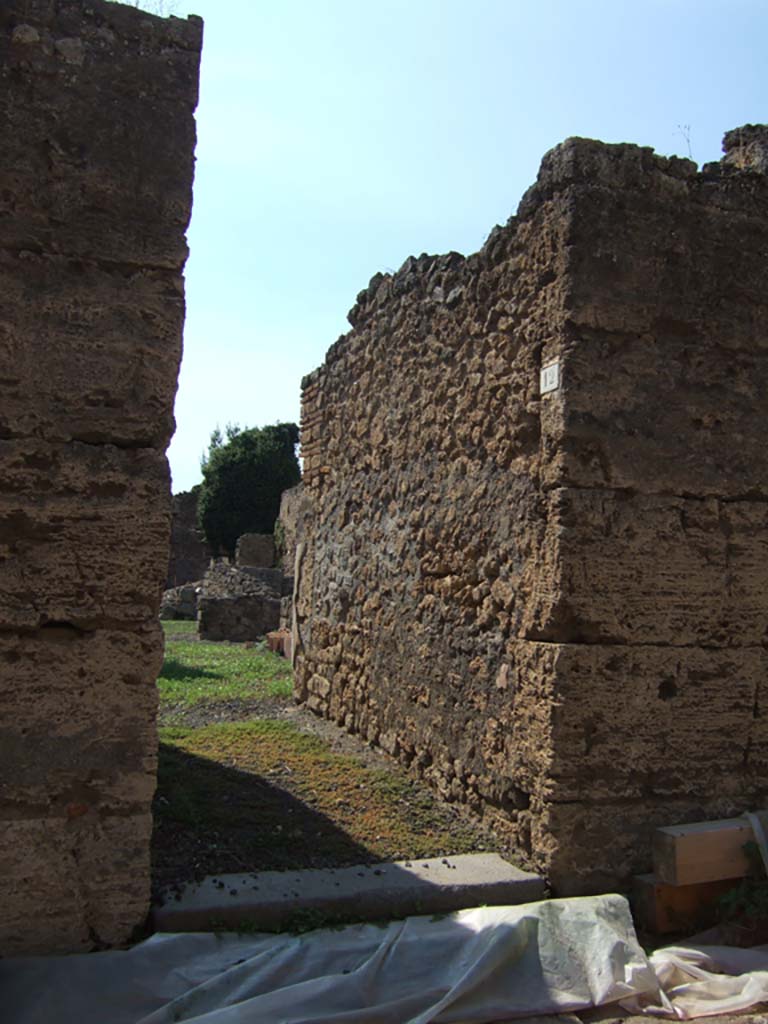 VI.11.12 Pompeii. September 2005. Entrance doorway, looking west.