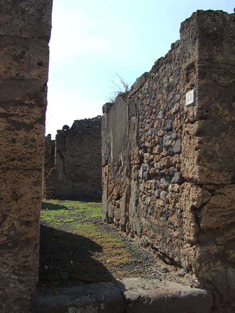 VI.11.13 Pompeii. September 2005. Entrance doorway, looking west.