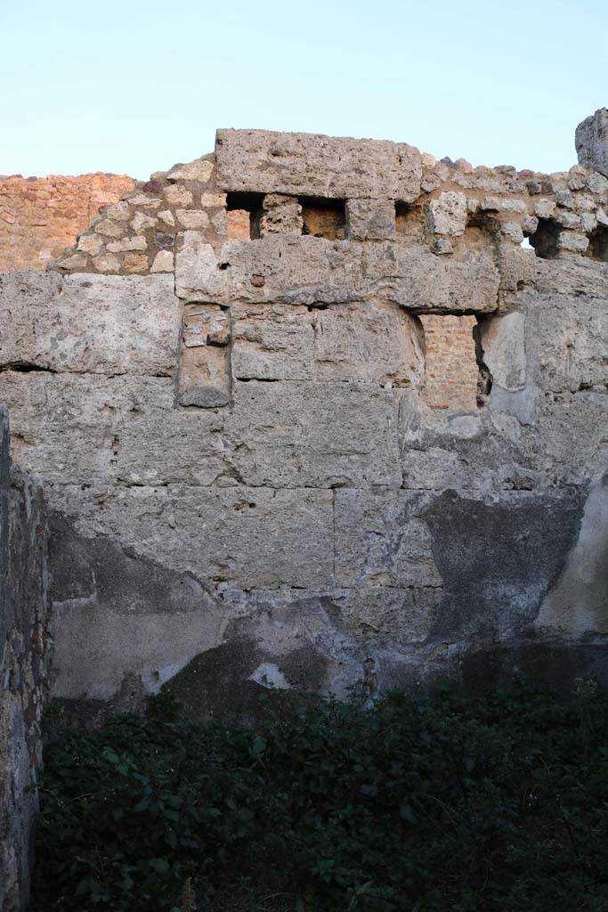 VI.11.13 Pompeii. December 2018. 
Looking towards east wall of room on south side of entrance corridor. Photo courtesy of Aude Durand.
